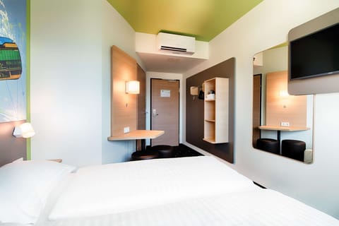 Double Room | Hypo-allergenic bedding, desk, soundproofing, free WiFi