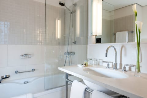 Separate tub and shower, eco-friendly toiletries, hair dryer, towels