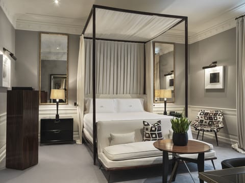 Room (Master) | Premium bedding, free minibar items, in-room safe, blackout drapes