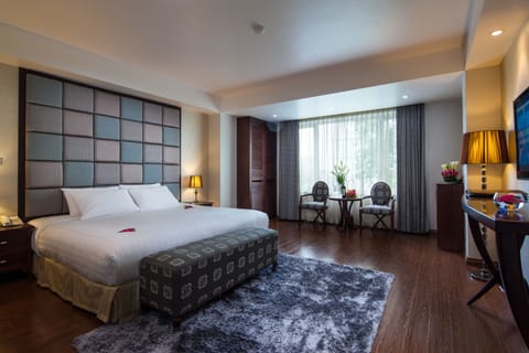 Suite Double or Twin, City View | Minibar, in-room safe, individually decorated, desk