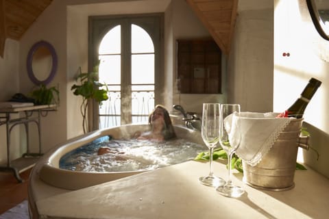 Indoor spa tub