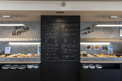 Breakfast, lunch and dinner served