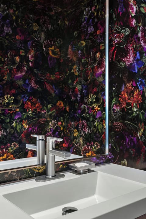 In-room safe, laptop workspace, blackout drapes, iron/ironing board