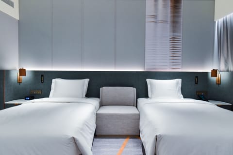 Standard Room, 2 Twin Beds | Premium bedding, down comforters, pillowtop beds, free minibar items
