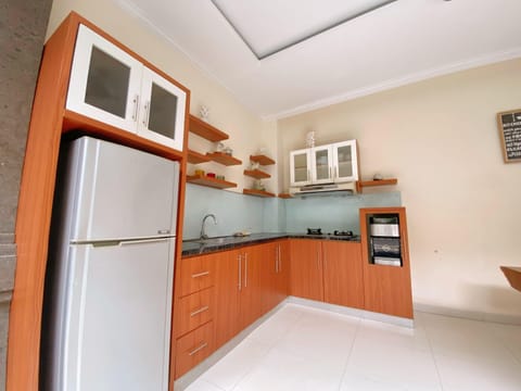 Villa, 4 Bedrooms, Private Pool | Private kitchen | Full-size fridge, microwave, stovetop, dishwasher