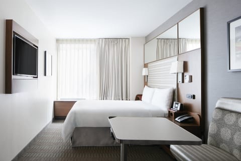 Standard Room | Premium bedding, in-room safe, desk, laptop workspace