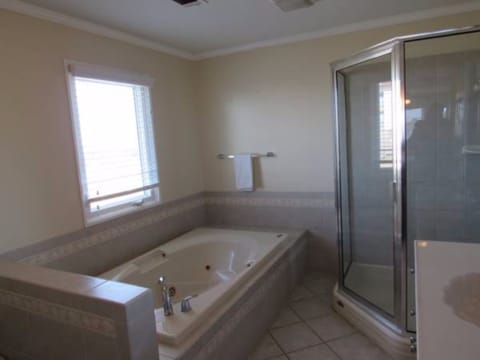 Condo, 2 Bedrooms | Jetted tub