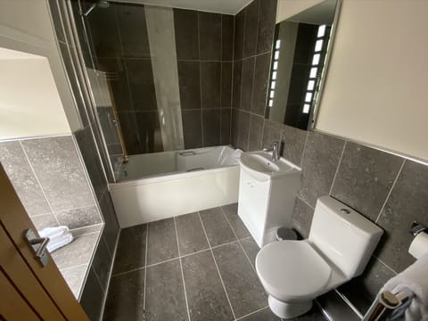 Double Room, Ensuite | Bathroom | Towels