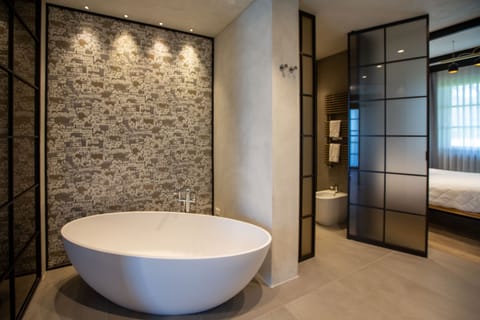 Suite | Bathroom | Shower, rainfall showerhead, designer toiletries, hair dryer