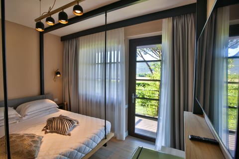 Suite | Premium bedding, down comforters, minibar, in-room safe