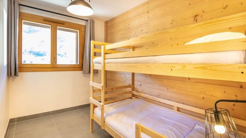 There’s lots of room for the kids in the bunk bed. Bedding configurations vary!