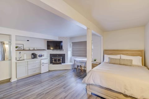 Luxury Double Room, 2 Queen Beds (UNIT 12) | 13 bedrooms, premium bedding, down comforters, memory foam beds