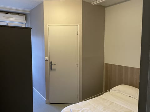 Standard Double Room | Desk, free WiFi, bed sheets