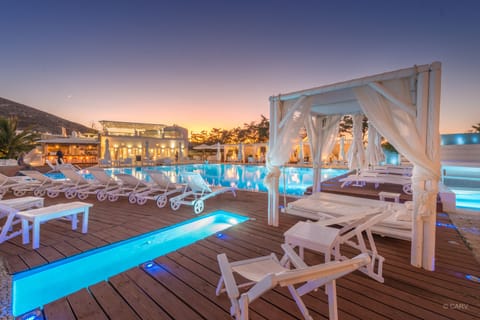 Poolside bar