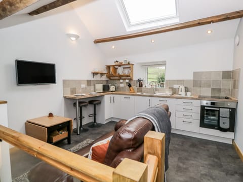 Cottage | Private kitchen | Fridge, dishwasher, electric kettle, toaster