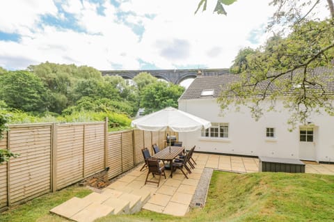 Cottage | Property grounds