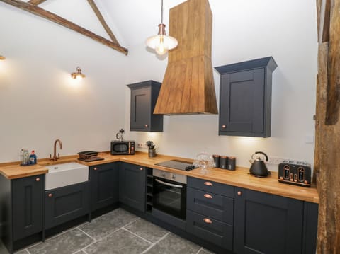 Cottage | Private kitchen | Cookware/dishes/utensils