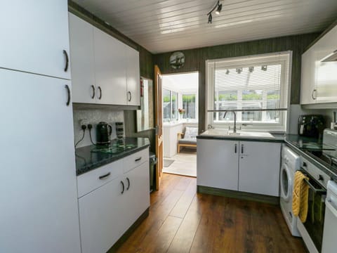 Fridge, dishwasher, electric kettle, toaster