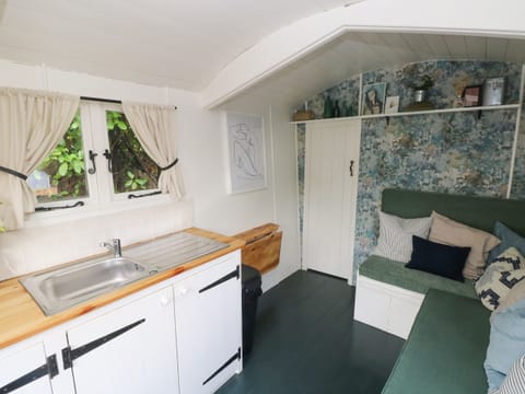 Cottage | 1 bedroom, individually decorated, individually furnished, free WiFi