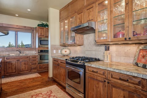 Full kitchen to cook up a feast.