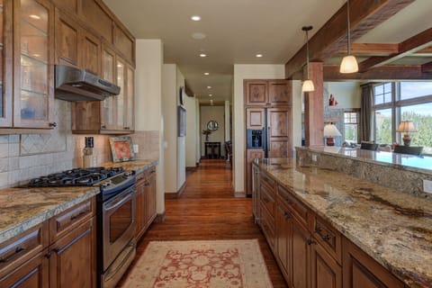 Full kitchen that opens to the dining room.