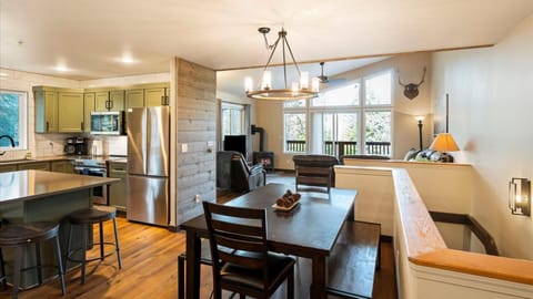 Open concept fully stocked kitchen, dining area, and desk area.