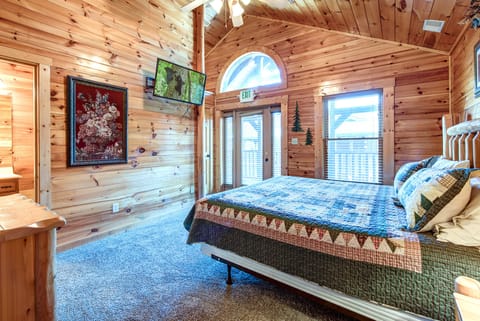 Cabin (Hemlock Inn) | 8 bedrooms, individually decorated, individually furnished, free WiFi
