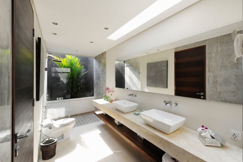 Villa, 1 Bedroom, Private Pool | Bathroom | Combined shower/tub, free toiletries, hair dryer, towels