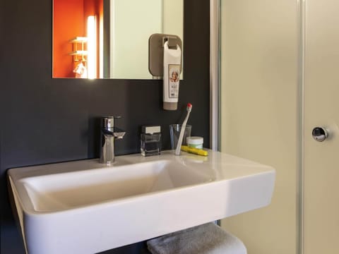 Standard Room, 2 Twin Beds | Desk, laptop workspace, soundproofing, iron/ironing board