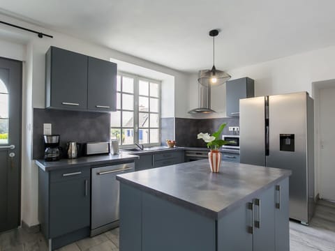 Countertop, Cabinetry, Property, Window, Kitchen, Kitchen Stove, Sink, Interior Design, Kitchen Appliance, Wood