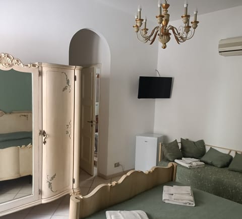 Superior Triple Room, 1 Bedroom, Non Smoking, Sea View | Desk, free WiFi, bed sheets