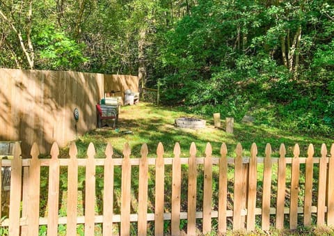 Fire Pit/Garden Area