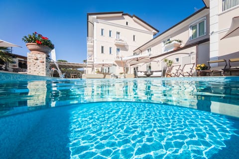 Outdoor pool, pool umbrellas, sun loungers