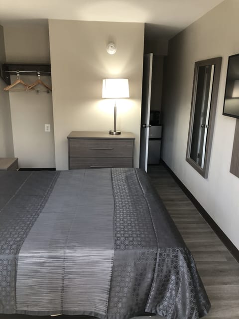 Standard Single Room, 1 Queen Bed | Memory foam beds, free WiFi