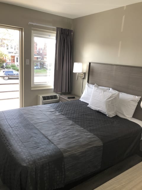 Standard Single Room, 1 Queen Bed | Memory foam beds, free WiFi