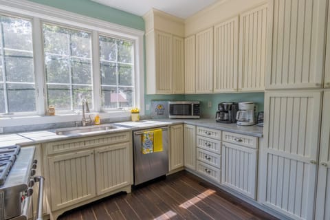 Main Level | Kitchen