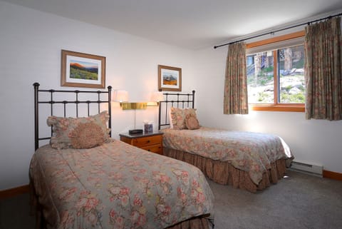 2nd floor guest room 3 twin room