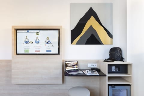 Superior Single Room | In-room safe, desk, free cribs/infant beds, free WiFi