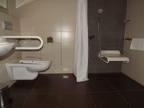 Double or Twin Room - Disability  Access | Bathroom | Shower, rainfall showerhead, free toiletries, hair dryer