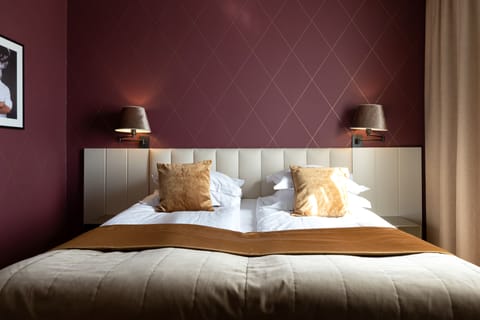 Suite | Premium bedding, pillowtop beds, minibar, individually decorated