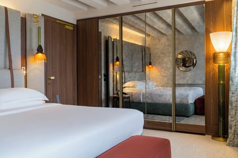 Deluxe Double Room | Minibar, in-room safe, desk, soundproofing