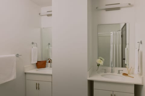 Apartment, 2 Bedrooms | Bathroom | Shower, designer toiletries, hair dryer, towels