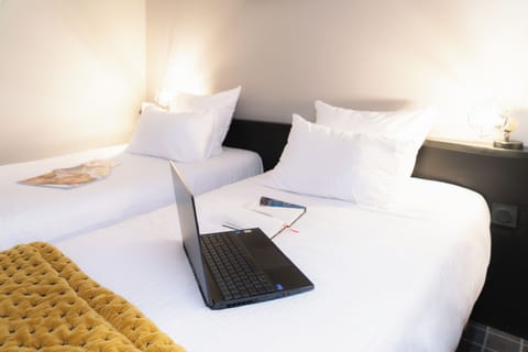 Standard Twin Room, Private Bathroom | Premium bedding, in-room safe, desk, blackout drapes