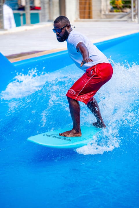 Surfing/boogie boarding