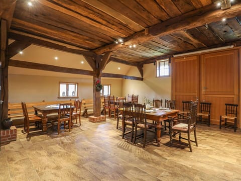 Table, Furniture, Chair, Wood, Hall, Ceiling, Window, Hardwood, Event, Function Hall