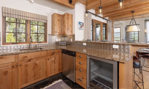 MMH 7 Bulldogger, Kitchen, 2