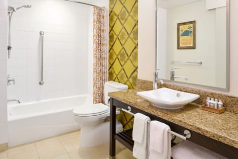 Room, 1 King Bed, Ocean View | Bathroom | Combined shower/tub, free toiletries, hair dryer, towels