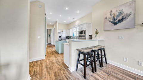 3 counter stools to enjoy time with the cook