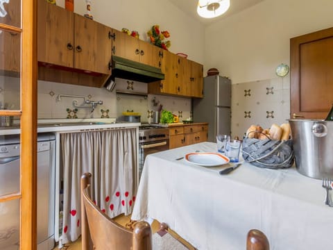 Family House, 3 Bedrooms, 2 Bathrooms, Sea Facing (Casa Maddalena al Mare 600m from sea) | Private kitchen | Fridge, microwave, oven, stovetop