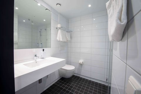Shower, eco-friendly toiletries, hair dryer, heated floors